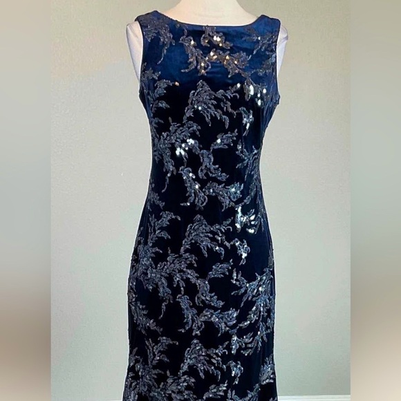 ELIZA J Sequin Embellished Evening Gown Navy Size 4 Mermaid Sequins Velour - Picture 14 of 15
